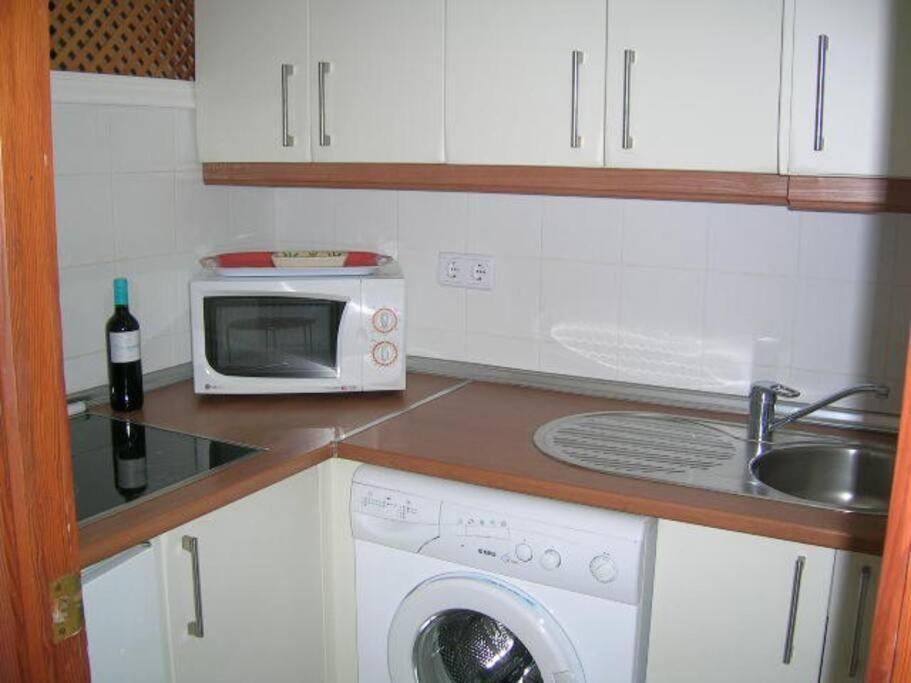 Klein Cosy Met Frontaal En Zeezicht Damas Apartment *